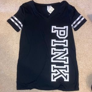 Black PINK brand v-neck